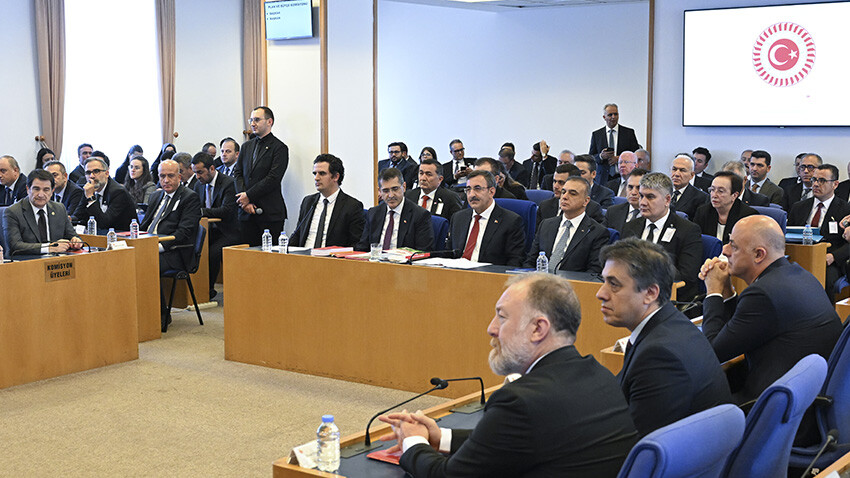 Son Dakika: Cevdet Yılmaz'dan bütçe sunumunda kararlılık mesajı: Tek haneli enflasyon için tüm araçlar kullanılacak Cevdet Yılmaz 2024 yılı merkezi bütçesini sundu