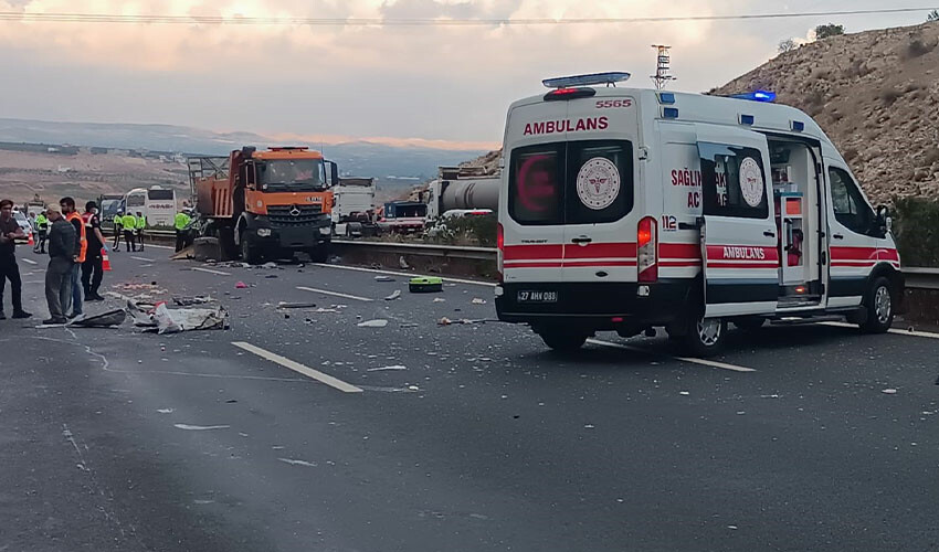 5 kişinin öldüğü feci kazada 3 gözaltı 5 kişinin öldüğü feci kazada 3 gözaltı