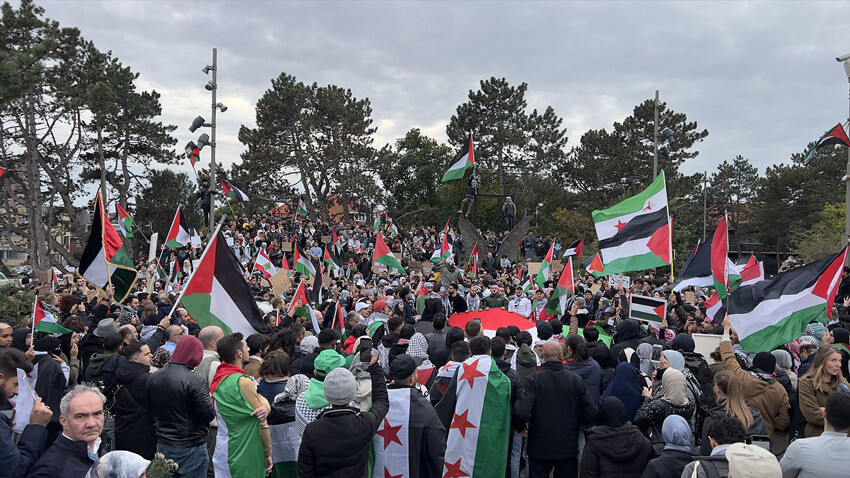 Sivil katliamına Batı'daki Yahudiler bile isyan etti: Biz antisiyonist Yahudileriz. İsrail Gazze’de soykırım işliyor! lahey'de israil karşıtı eylem