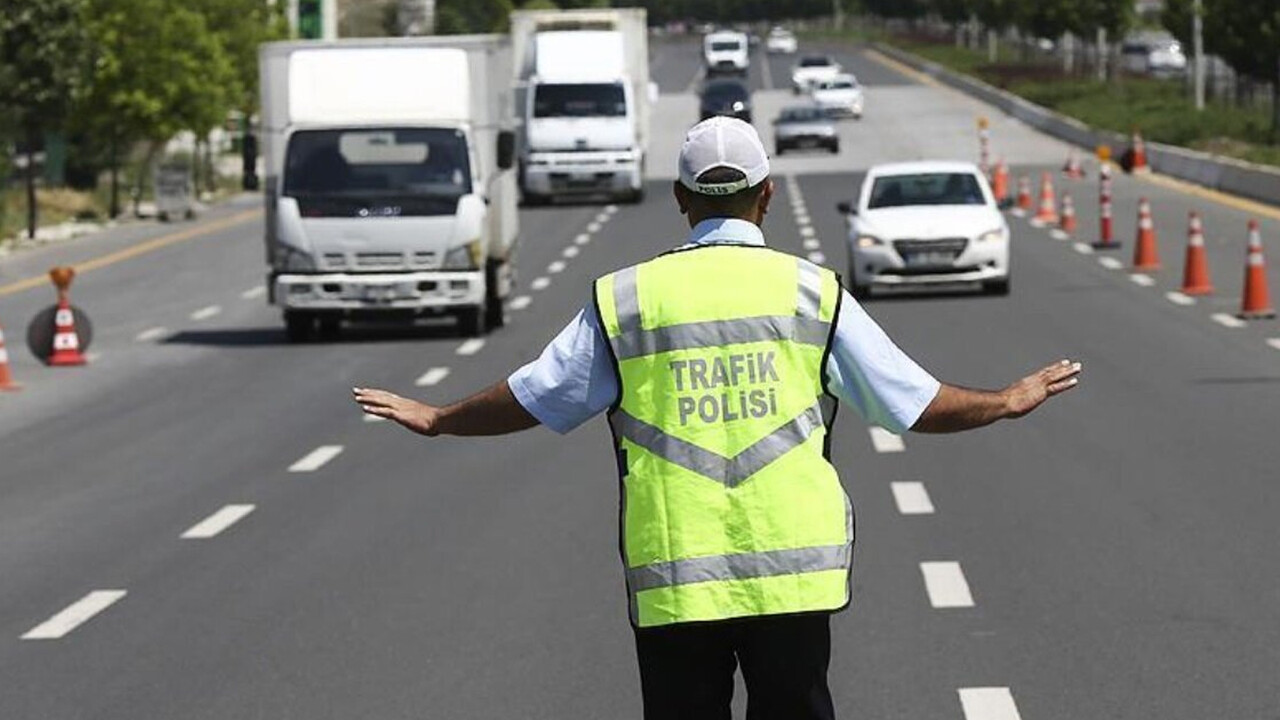 Pazar günü yola çıkacaklar dikkat! İstanbul&#039;da bazı yollar trafiğe kapatılacak