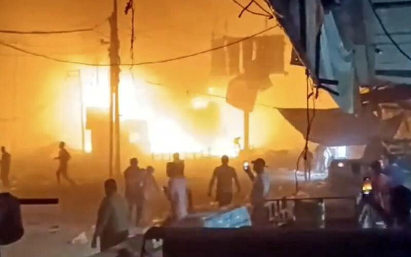 Son dakika: İsrail Gazze'de pazar yeri bombaladı!