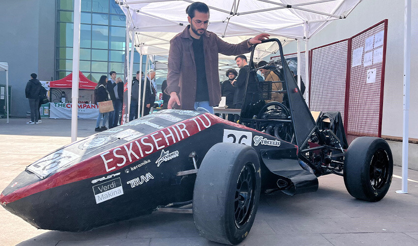 Üniversite öğrencileri çok kısa sürede yer uçağı üretti formula student yarışması