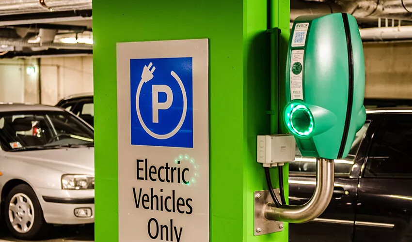 Türkiye'de elektrikli araçlara rağbet giderek artıyor: Satışlar 9 kat arttı Türkiye'de elektrikli araçlara rağbet giderek artıyor: Satışlar 9 kat arttı