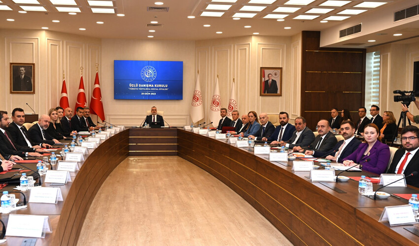 Bakan Işıkhan'dan asgari ücret mesajı: Çalışanı enflasyona ezdirmeyeceğiz Bakan Işıkhan'dan asgari ücret mesajı: Çalışanı enflasyona ezdirmeyeceğiz