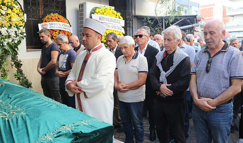 Minibüs şoförünün ihmali, 2 çocuk annesi kadını hayattan kopardı Minibüs şoförünün ihmali, 2 çocuk annesi kadını hayattan kopardı