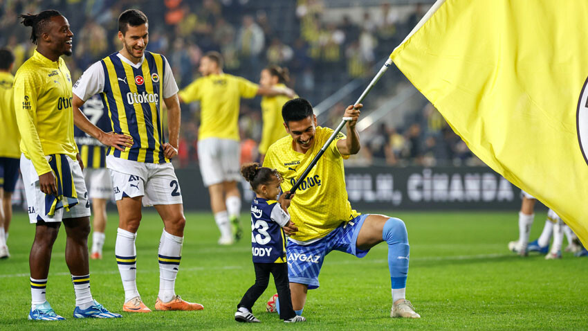 Fenerbahçe rekor kırarak liderliğini sürdürdü! Sarı-Lacivertliler'in tarihinde bir ilk... Fenerbahçe rekor kırarak liderliğini sürdürdü! Sarı-Lacivertliler'in tarihinde bir ilk...