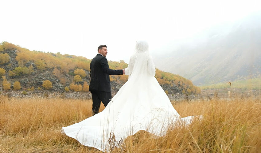 Gelin ve damada ayı şoku! Çekim yaparken kovaladı