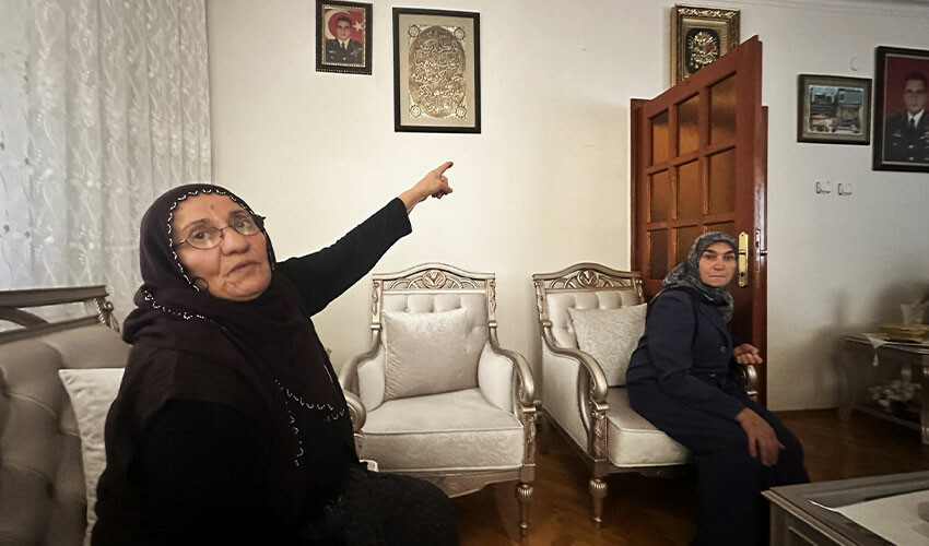 Yürekleri sızlatan hırsızlık! Şehidin baba ocağına girdiler, hatıra saati çaldılar Yürekleri sızlatan hırsızlık! Şehidin baba ocağına girdiler, hatıra saati çaldılar