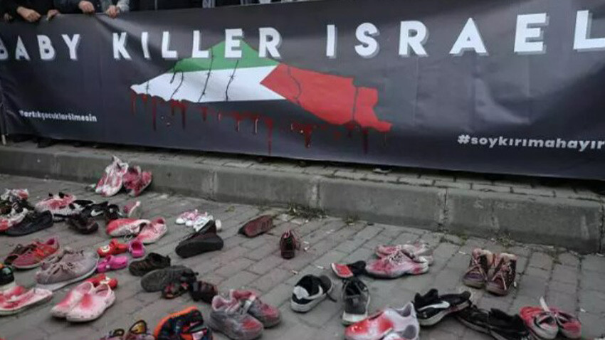 TÜGVA'lı gençler İsrail Başkonsolosluğu önüne çocuk ayakkabısı bıraktı! Filistin'deki katliamın sembolü olmuştu TÜGVA- protesto- ayakkabı