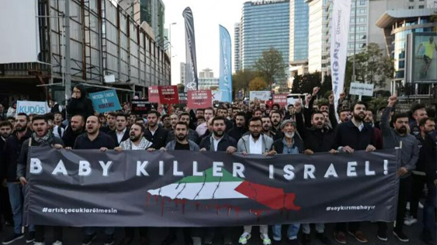 TÜGVA'lı gençler İsrail Başkonsolosluğu önüne çocuk ayakkabısı bıraktı! Filistin'deki katliamın sembolü olmuştu TÜGVA- protesto