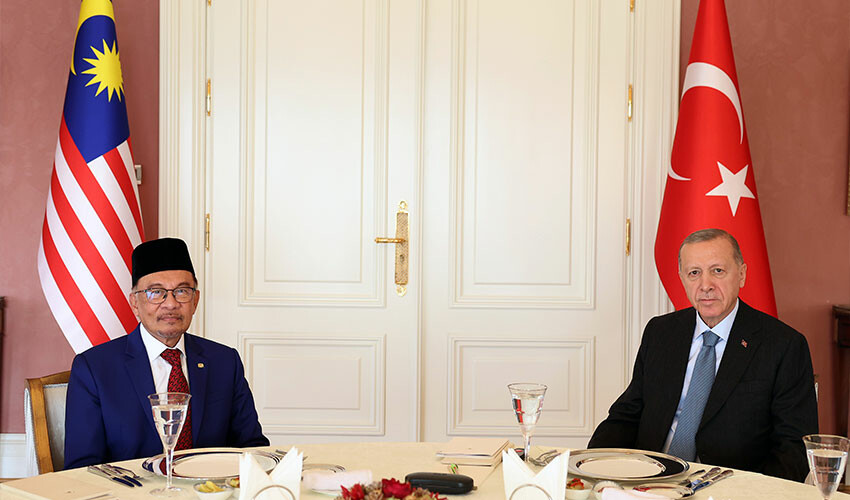 Cumhurbaşkanı Erdoğan, Malezya Başbakanı İbrahim'i kabul etti Cumhurbaşkanı Erdoğan, Malezya Başbakanı İbrahim'i kabul etti