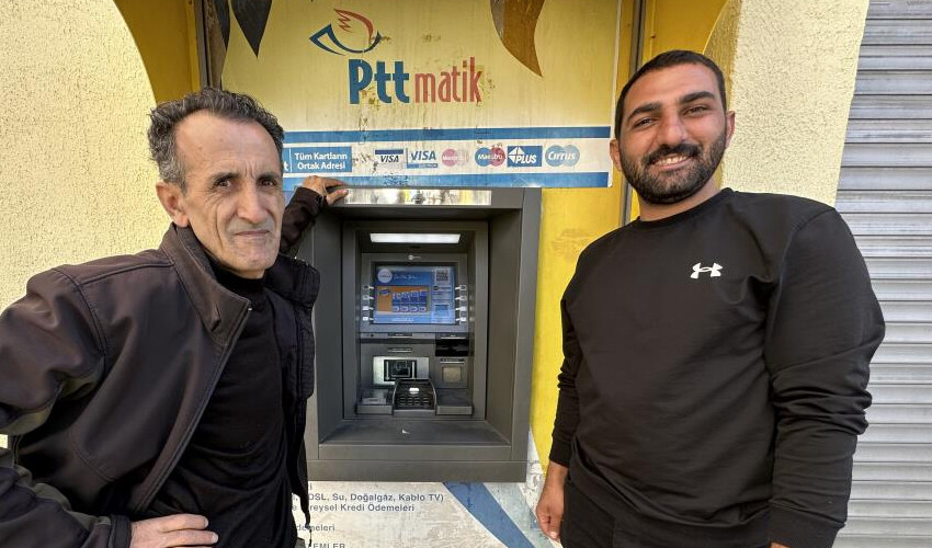 İnsanlık ölmemiş! Bulduğu paranın sahibini 2 hafta aradı İnsanlık ölmemiş! Bulduğu paranın sahibini 2 hafta aradı