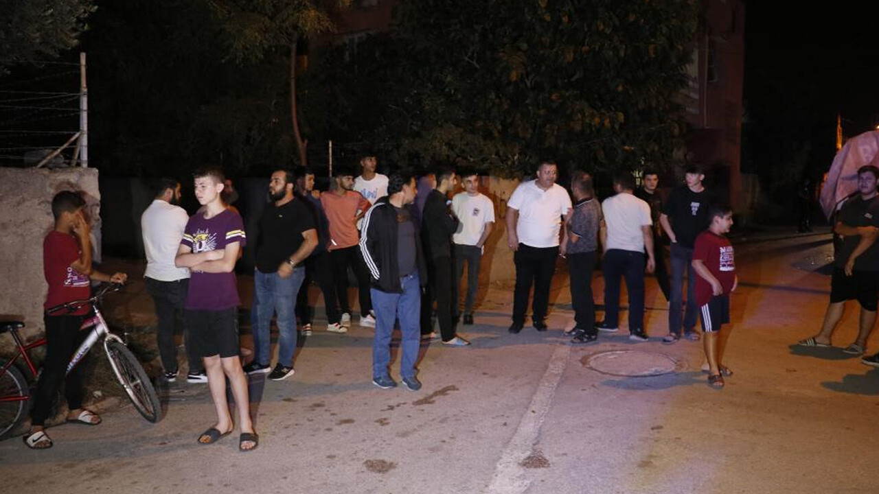 Adana'da sıcak saatler! Peş peşe gelen patlama sesleri vatandaşı sokağa döktü Adana'da sıcak saatler! Peş peşe gelen patlama sesleri vatandaşı sokağa döktü