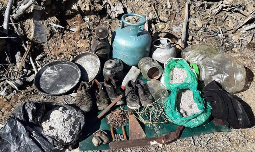 Giresun'da teröristlere ait bomba malzemeleri ile dolu sığınak bulundu Giresun'da teröristlere ait bomba malzemeleri ile dolu sığınak bulundu