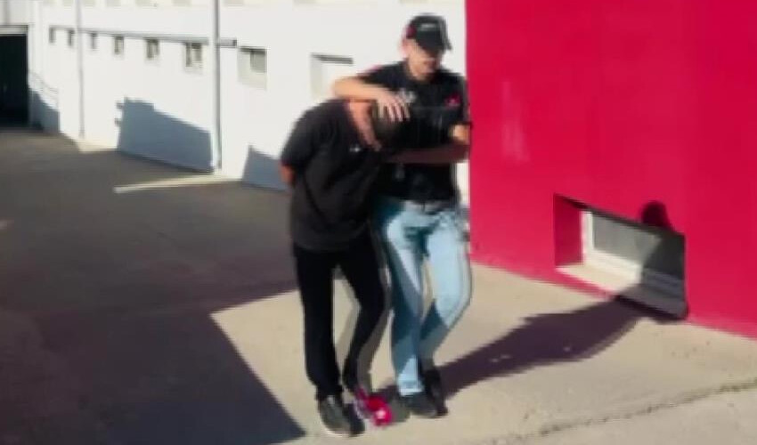 Zehir tacirlerine darbe! 2 torbacı tutuklandı Zehir tacirlerine darbe! 2 torbacı tutuklandı