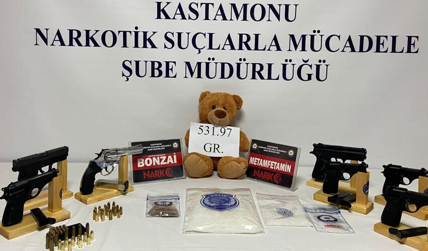 Kız arkadaşa zehirli hediye! Pelüş oyuncaktan uyuşturucu çıktı