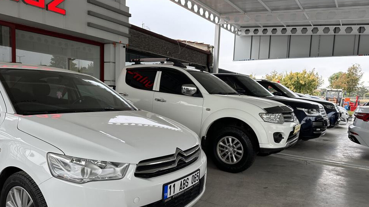 Araba almak isteyenler tam zamanı! Otomobil fiyatlarında balon patladı, fiyatlar dibi gördü: Yeni yılda tekrar zam gelebilir