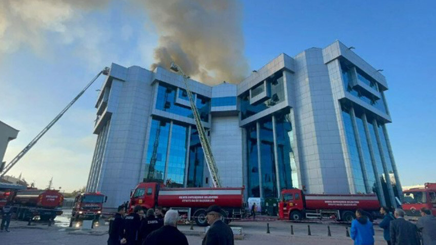 Konya'da belediye binasında yangın Konya Karatay Belediyesi- yangın