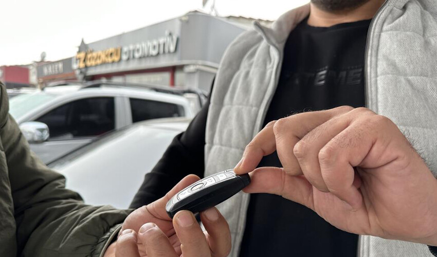 Araba almak isteyenler tam zamanı! Otomobil fiyatlarında balon patladı, fiyatlar dibi gördü: Yeni yılda tekrar zam gelebilir Araba almak isteyenler tam zamanı! Otomobil fiyatlarında balon patladı, fiyatlar dibi gördü: Yeni yılda tekrar zam gelebilir
