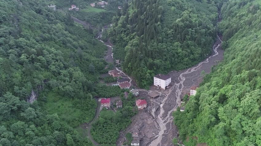 Doğu Karadeniz alarm veriyor! Sayıştay raporu korkutan gerçeği ortaya çıkardı: En fazla riskli yapı Rize’de  Doğu Karadeniz alarm veriyor! Sayıştay raporu korkutan gerçeği ortaya çıkardı: En fazla riskli yapı Rize’de