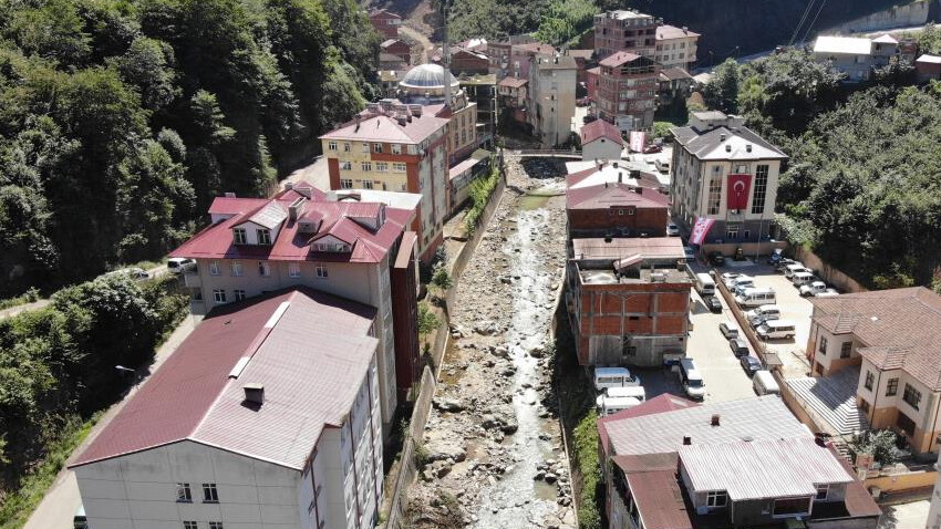 Doğu Karadeniz alarm veriyor! Sayıştay raporu korkutan gerçeği ortaya çıkardı: En fazla riskli yapı Rize’de  Doğu Karadeniz alarm veriyor! Sayıştay raporu korkutan gerçeği ortaya çıkardı: En fazla riskli yapı Rize’de