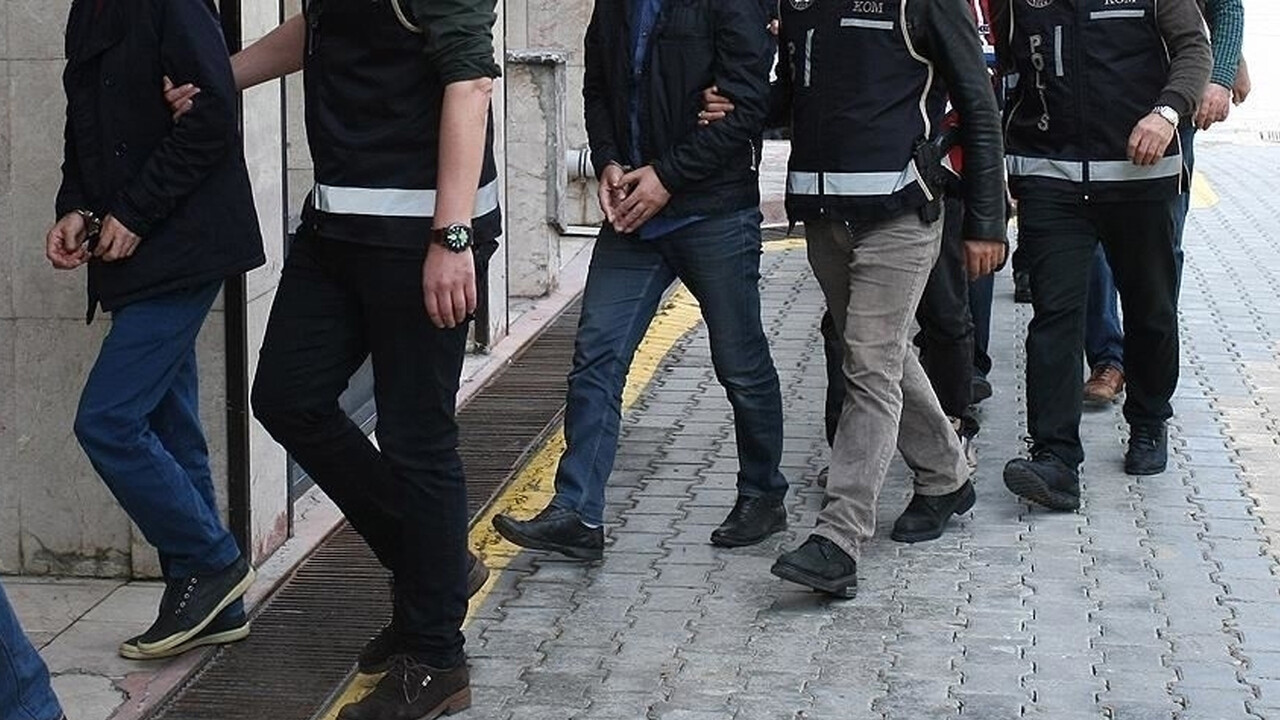 FETÖ'nün finans yapılanmasına darbe: 7 şüpheli yakalandı FETÖ'nün finans yapılanmasına darbe: 7 şüpheli yakalandı