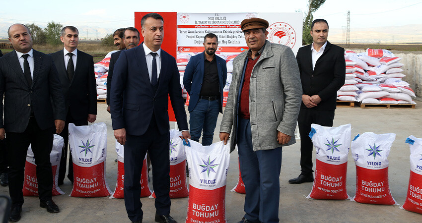 Binlerce çiftçiye ilaç gibi destek! 595 ton sertifikalı buğday tohumu dağıtıldı,  yüzde 75'e kadar hibe desteği var Binlerce çiftçiye ilaç gibi destek! 595 ton sertifikalı buğday tohumu dağıtıldı,  yüzde 75'e kadar hibe desteği var