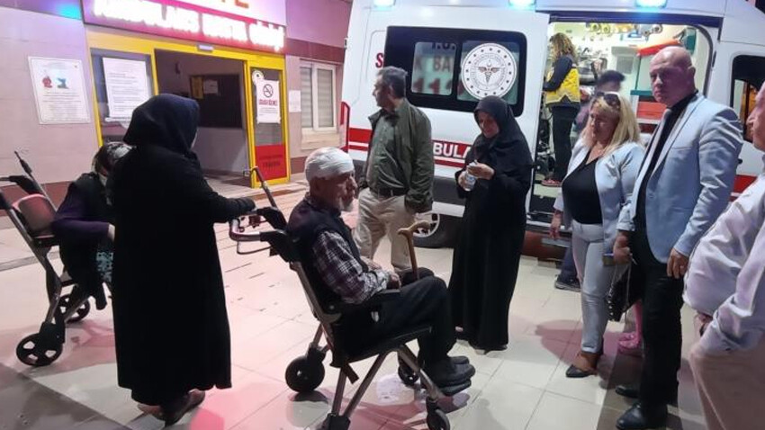 Arabaya giren eşek arısı kazaya neden oldu! Göletin kıyısında ölümden döndüler Arabaya giren eşek arısı kazaya neden oldu! Göletin kıyısında ölümden döndüler