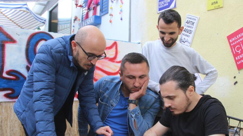 Filmlere konu olacak olay! Dolandırıcıyı dolandırdı: Tebrik edip nasıl yaptığını sordu Filmlere konu olacak olay! Dolandırıcıyı dolandırdı: Tebrik edip nasıl yaptığını sordu