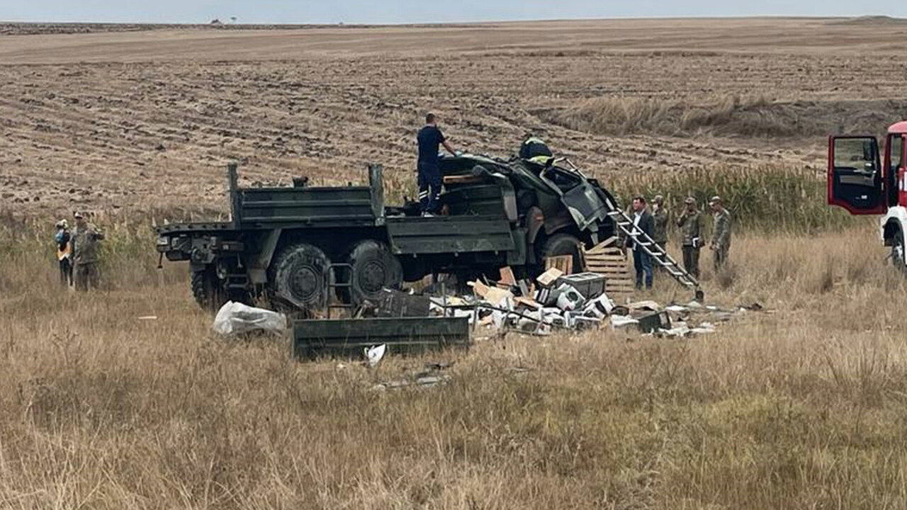 Son dakika: Askerleri taşıyan araç devrildi: 3 yaralı Son dakika: Askerleri taşıyan araç devrildi: 3 yaralı