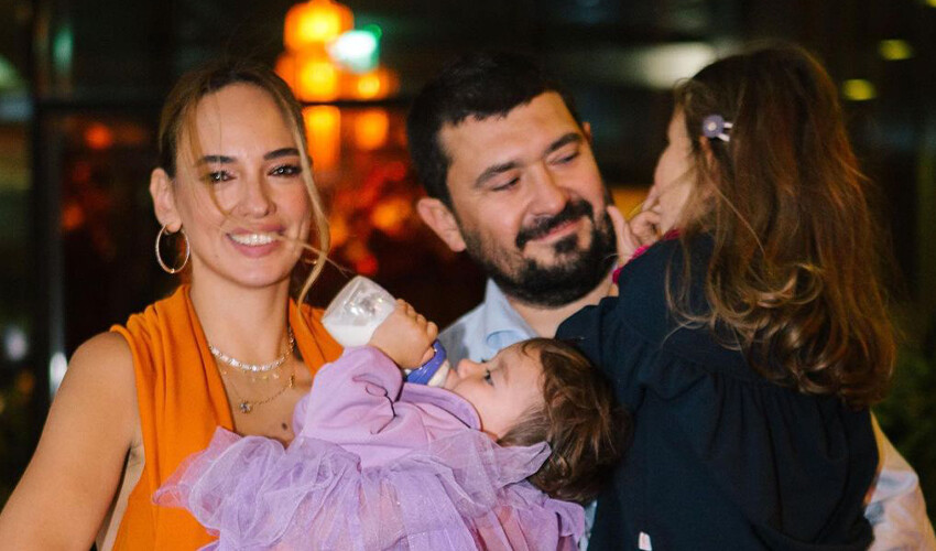 Oyuncu Seda Bakan’ın doğum gününe ünlü akını… Fotoğraflara beğeni yağdı Seda Bakan ve ailesi