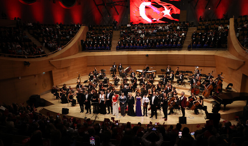 DenizBank Cumhuriyetimizin 100. Yılı Konserleri’nin başlangıcını Ankara’daki ilk performansla yaptı DenizBank Cumhuriyetimizin 100. Yılı Konserleri’nin başlangıcını Ankara’daki ilk performansla yaptı