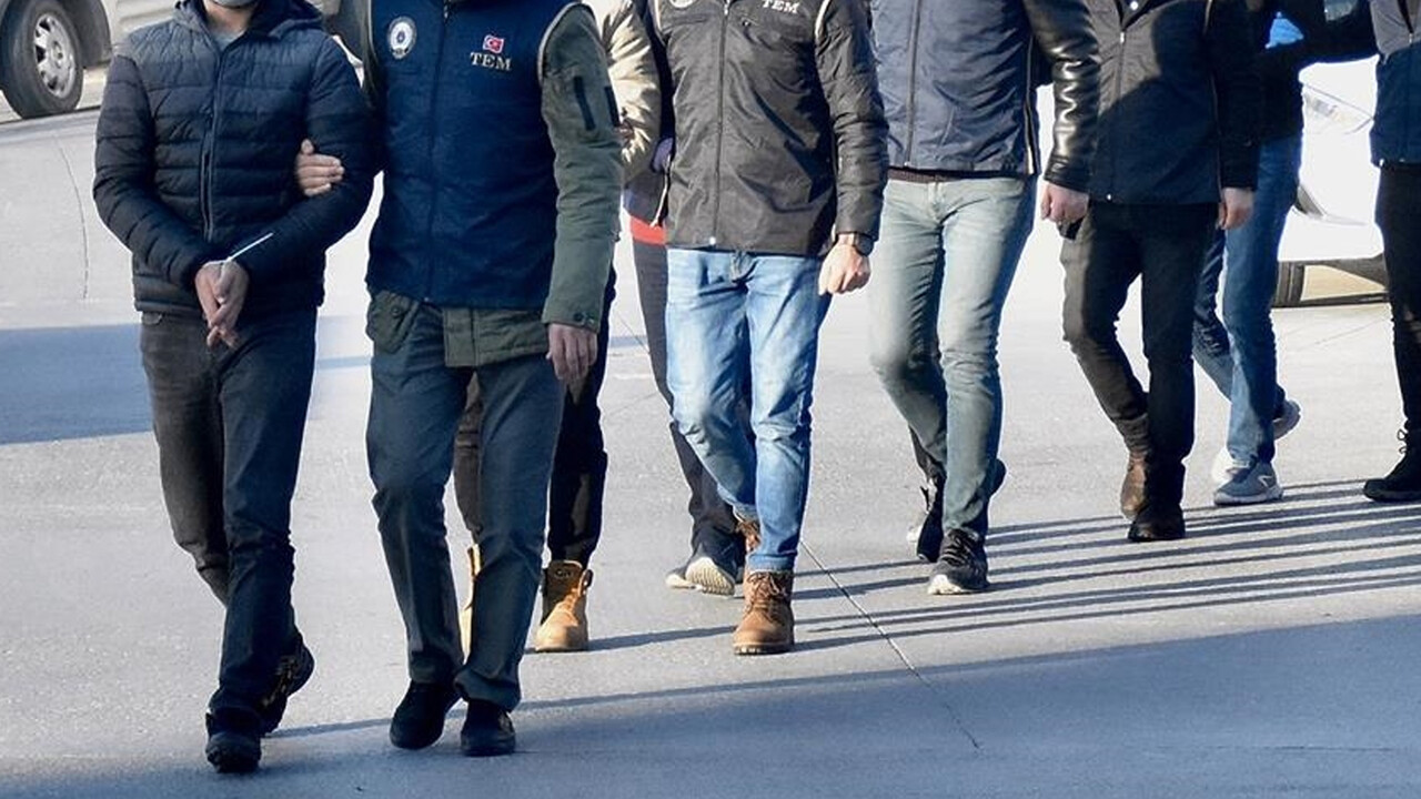 Yurt dışına kaçarken yakalanan 7 FETÖ'cü tutuklandı Yurt dışına kaçarken yakalanan 7 FETÖ'cü tutuklandı