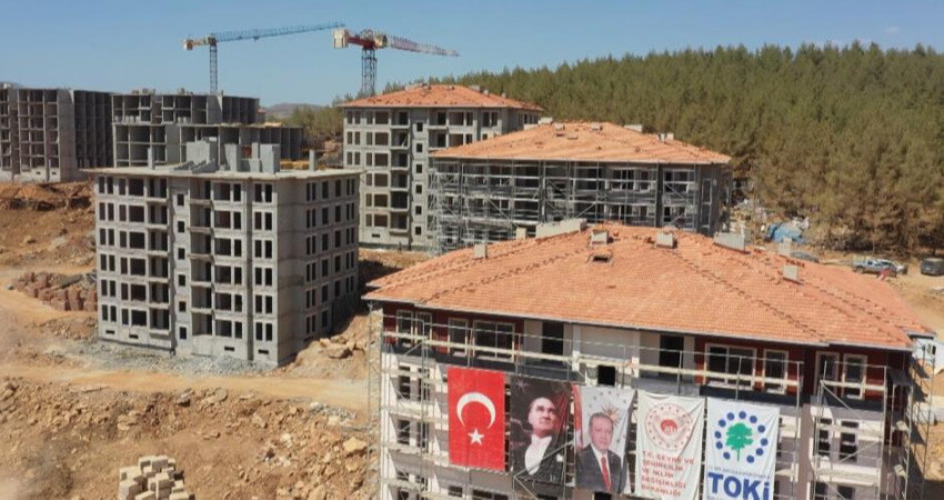 Türkoğlu’nda ilk deprem konutlarının teslimi için geri sayım başladı