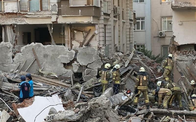 Güngören'de bina çöktü: Olay yerine çok sayıda ekip sevk edildi!