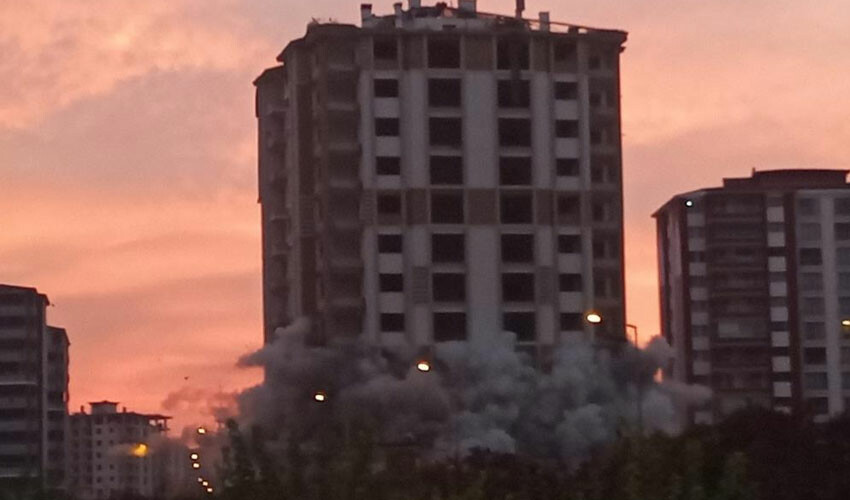 13 katlı bina saniyeler içinde yerle bir oldu! 13 katlı bina saniyeler içinde yerle bir oldu!