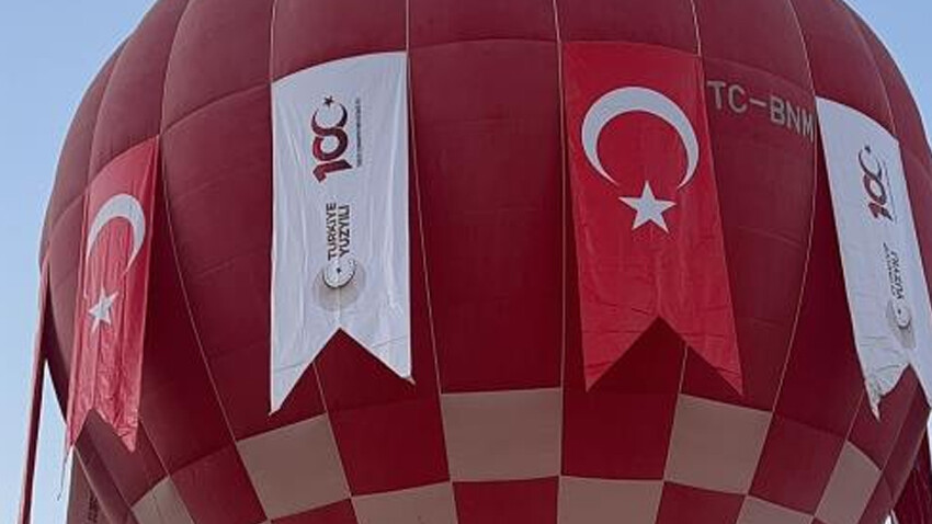 Gökyüzünde cumhuriyet coşkusu: Balonlar gökyüzünde görsel şölen oluşturdu Gökyüzünde cumhuriyet coşkusu: Balonlar gökyüzünde görsel şölen oluşturdu