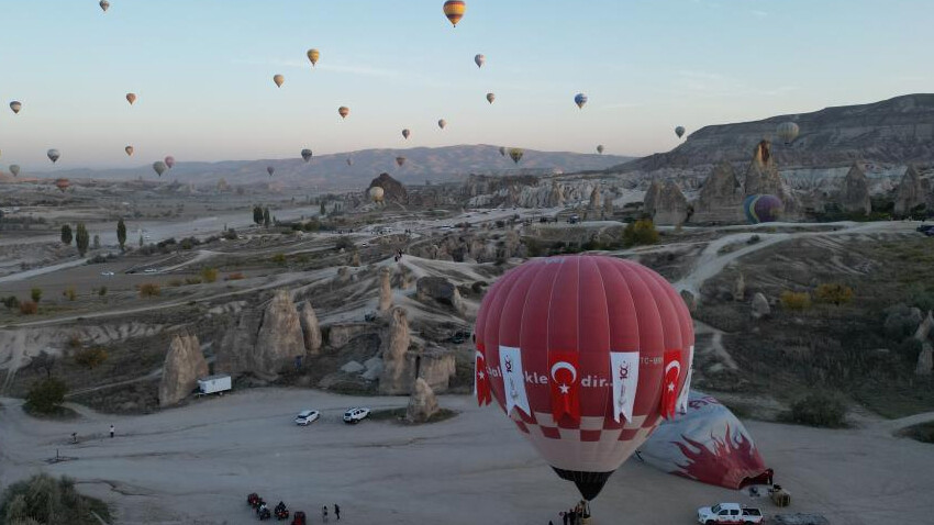 Gökyüzünde cumhuriyet coşkusu: Balonlar gökyüzünde görsel şölen oluşturdu Gökyüzünde cumhuriyet coşkusu: Balonlar gökyüzünde görsel şölen oluşturdu