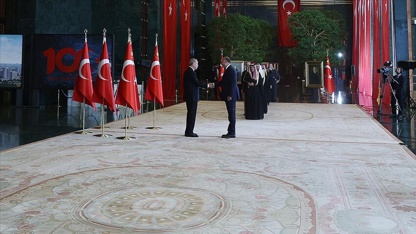 Cumhuriyet'in 100. yılı coşkuyla kutlanıyor: Cumhurbaşkanı Erdoğan ve devlet erkanı Anıtkabir'i ziyaret etti Cumhuriyet'in 100. yılı coşkuyla kutlanıyor: Cumhurbaşkanı Erdoğan ve devlet erkanı Anıtkabir'i ziyaret etti