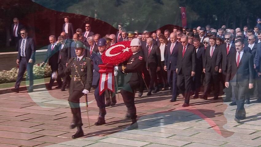 Cumhuriyet'in 100. yılı coşkuyla kutlanıyor: Cumhurbaşkanı Erdoğan ve devlet erkanı Anıtkabir'i ziyaret etti Cumhuriyet'in 100. yılı coşkuyla kutlanıyor: Cumhurbaşkanı Erdoğan ve devlet erkanı Anıtkabir'i ziyaret etti