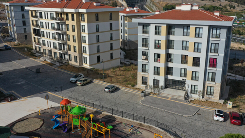 İzmir depreminin 3. yılında depremzedelere 3 bin 887 konut teslim edildi İzmir depreminin 3. yılında depremzedelere 3 bin 887 konut teslim edildi
