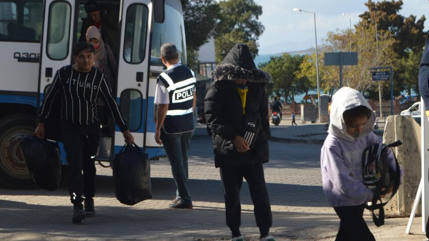 Ayvalık’ta 52 düzensiz göçmen kurtarıldı Ayvalık’ta 52 düzensiz göçmen kurtarıldı