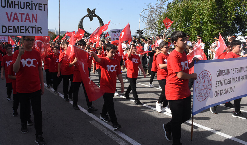 Cumhuriyet'in 100'üncü yılı 81 ilde coşkuyla kutlanıyor: İşte bayrama damga vuran görüntüler