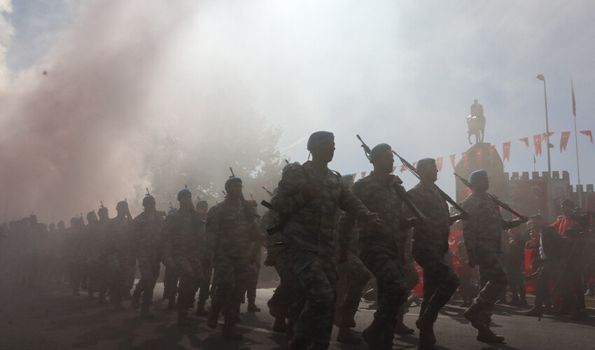 Cumhuriyet'in 100'üncü yılı 81 ilde coşkuyla kutlanıyor: İşte bayrama damga vuran görüntüler