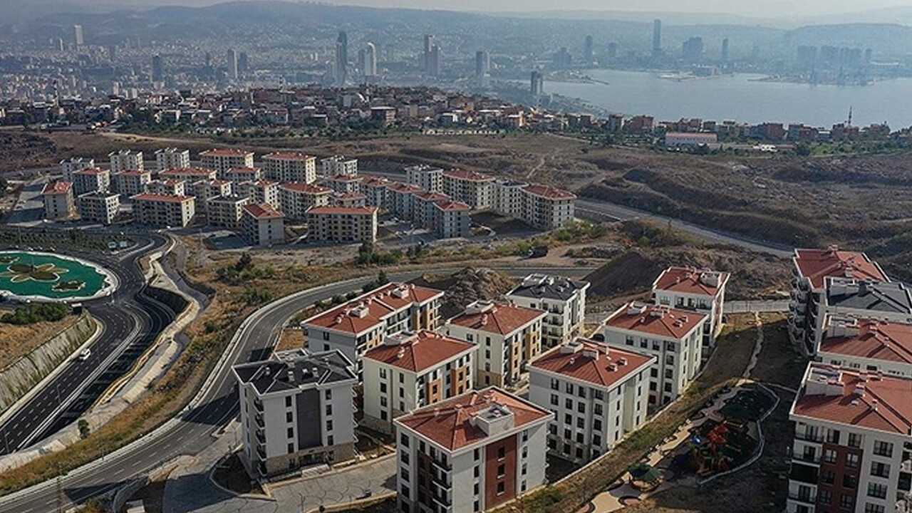 İzmir depreminin 3. yılında depremzedelere 3 bin 887 konut teslim edildi