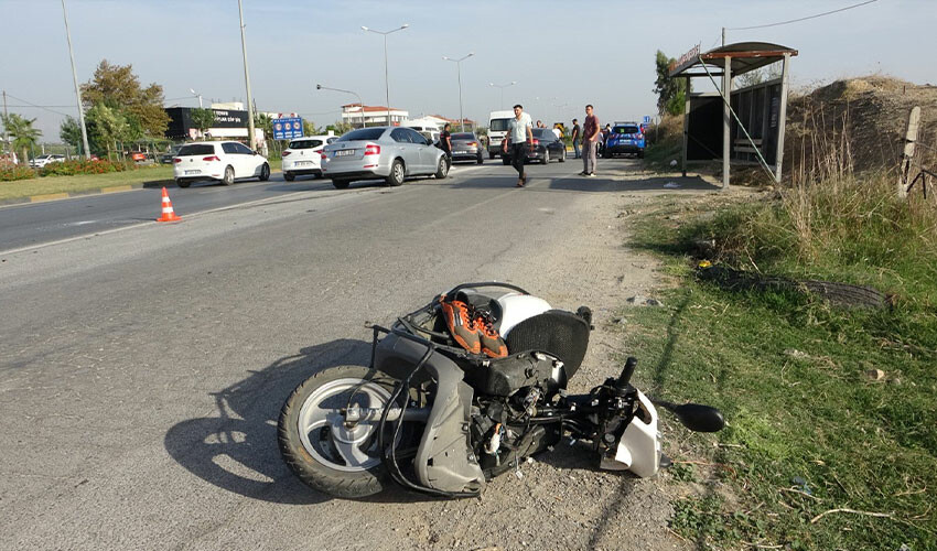 Motosikletlinin feci ölümü: Otomobilin altında 50 metre sürüklendi Motosikletlinin feci ölümü: Otomobilin altında 50 metre sürüklendi
