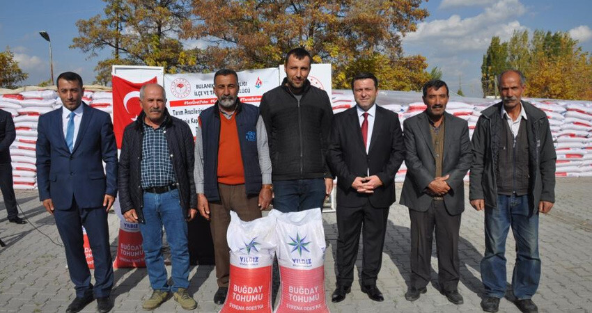 Tarım bakanlığı atıl tarlaları değerlendirdi, 120 ton buğday tohumu desteği çiftçinin yüzünü güldürdü