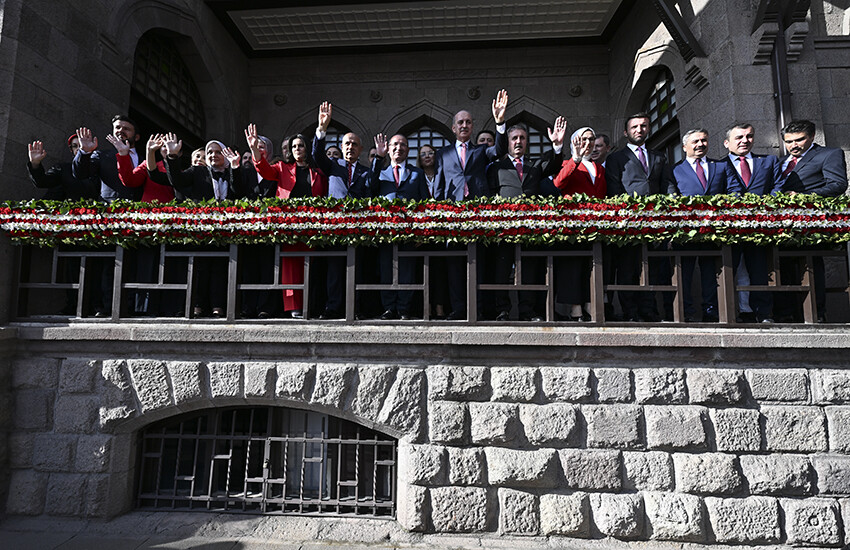 Cumhuriyetin ilan edildiği Birinci Meclis sabaha kadar ziyarete açık