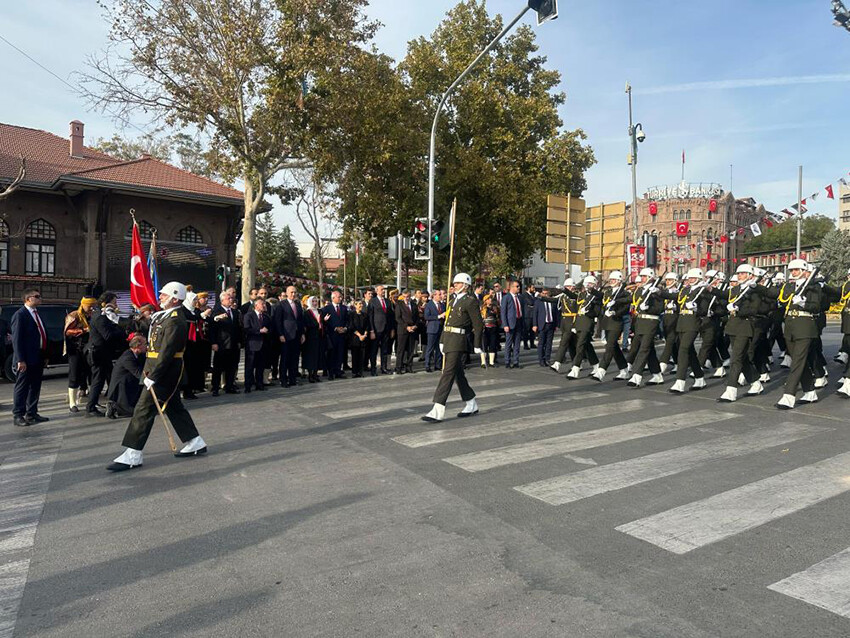 Cumhuriyetin ilan edildiği Birinci Meclis sabaha kadar ziyarete açık