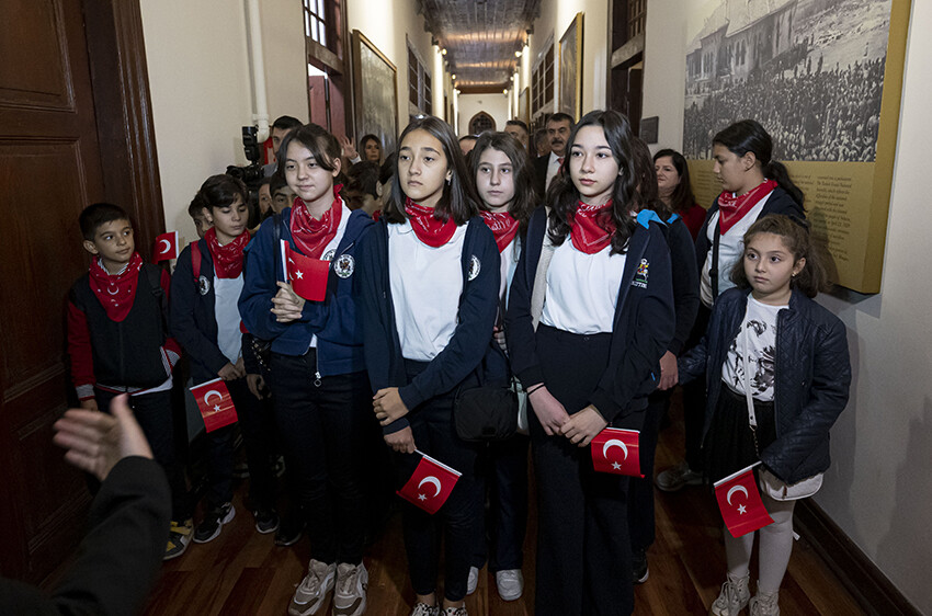 Cumhuriyetin ilan edildiği Birinci Meclis sabaha kadar ziyarete açık
